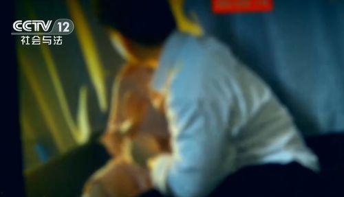 男人亲女人.视频,男人亲女人的温馨瞬间