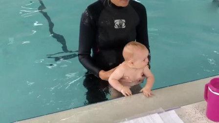 外国宝宝游泳视频,萌动水中的快乐时光